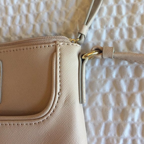 Tommy Hilfiger Women Cream Crossbody Bag - Picture 7 of 16